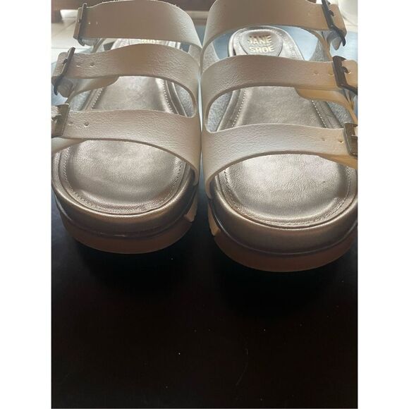 Jane and the Shoe Sandals - Picture 2 of 5